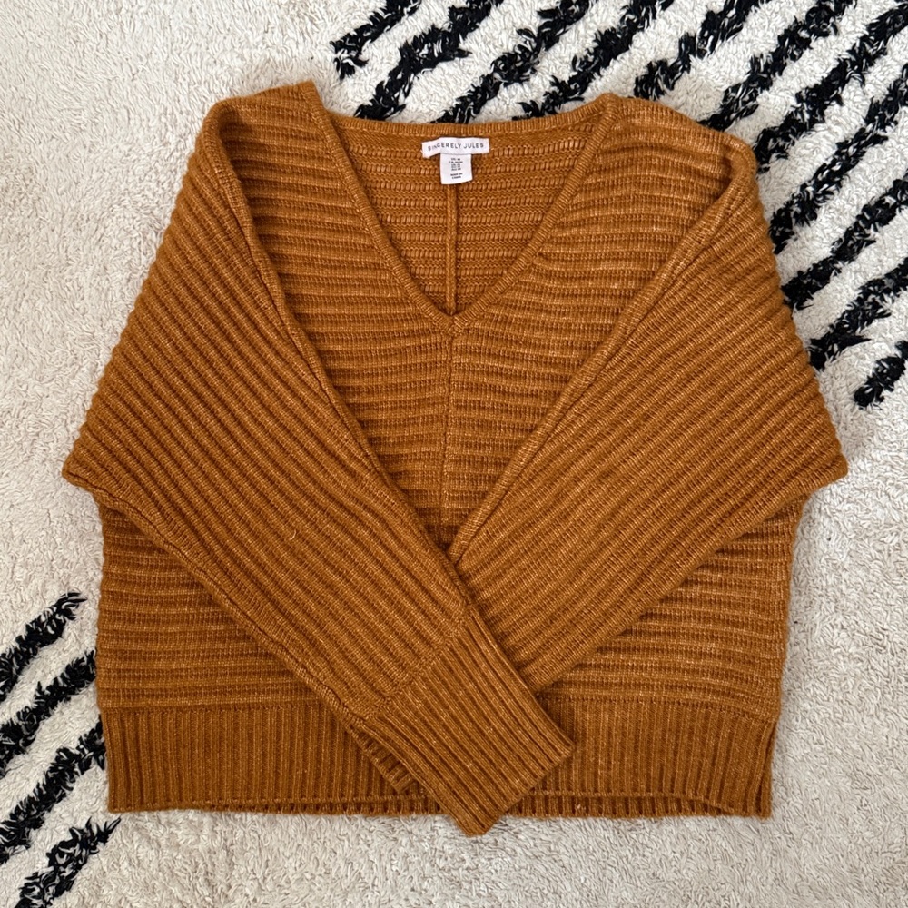 Sincerely Jules Cropped V-Neck Sweater Size:Medium